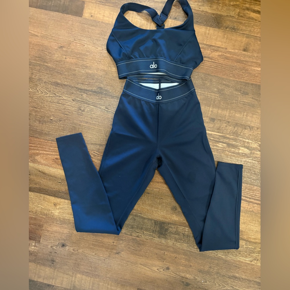 ALO Yoga Navy airlift bra and leggings - Picture 4 of 5